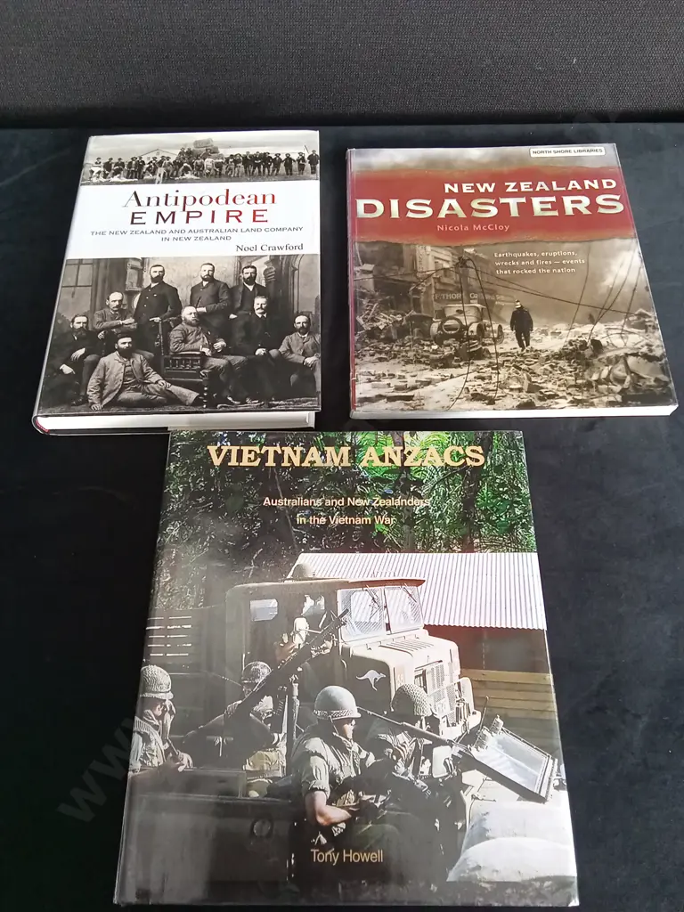 3 NEW ZEALAND BOOKS Image 1++