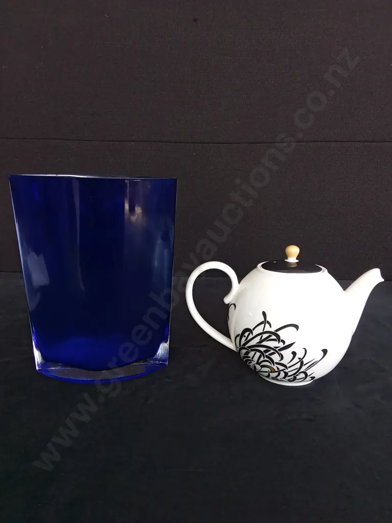 BLUE GLASS VASE AND DENBY MANSOON CHRYSANTHEMUM TEAPOT Image 1++