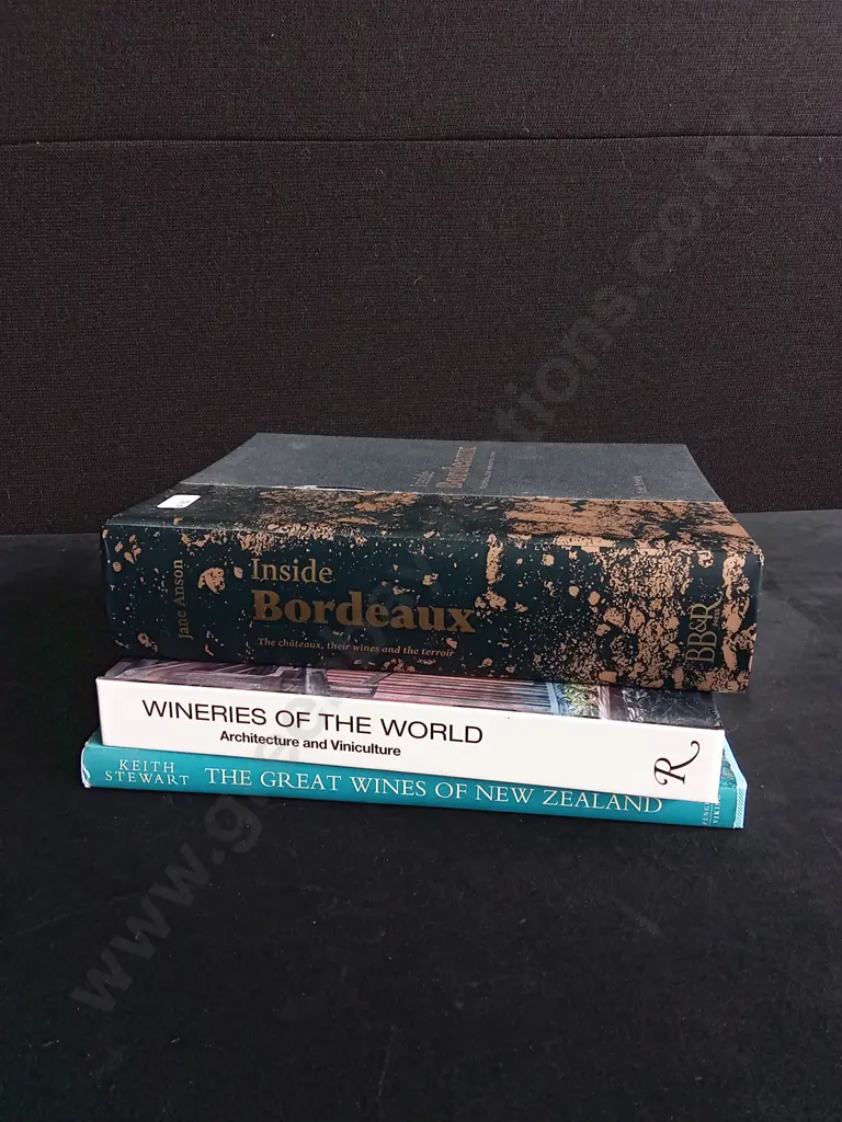 3 PIECES BOOKS ON WINE Image 1++