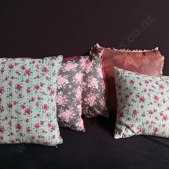 5 CUSHIONS