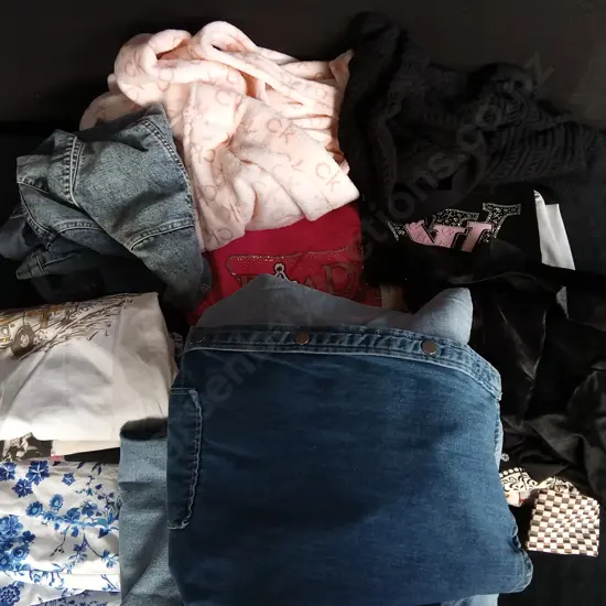 BOX OF ASSORTED WOMENS CLOTHING