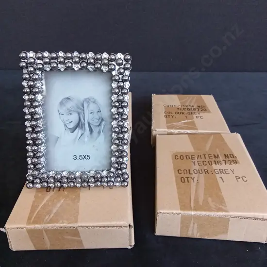 4 GREY 3.5 X 5 PHOTO FRAMES
