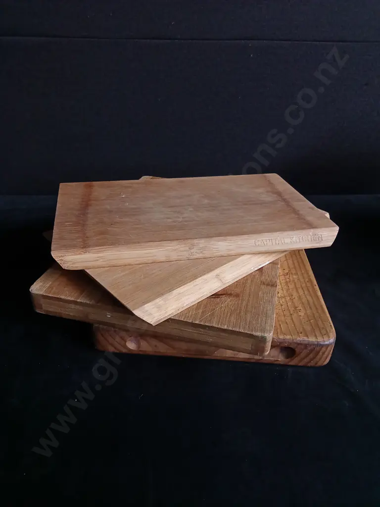 4 PIECES WOOD CHOPPING BOARDS Image 1++