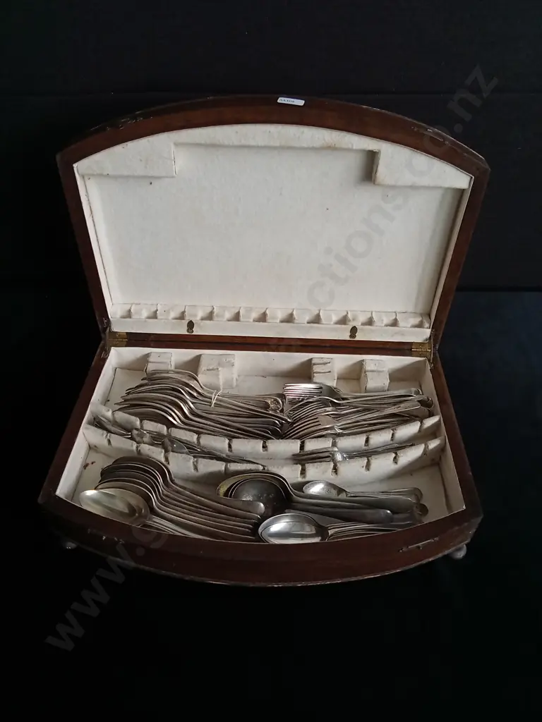 VINTAGE BOX OF SILVER PLATED CUTLERY Image 1++