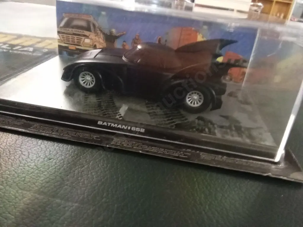 EAGLEMOSS BATMAN #652 1:43 PACKAGED  PLUS CORRESPONDING MAGAZINE Image 1++