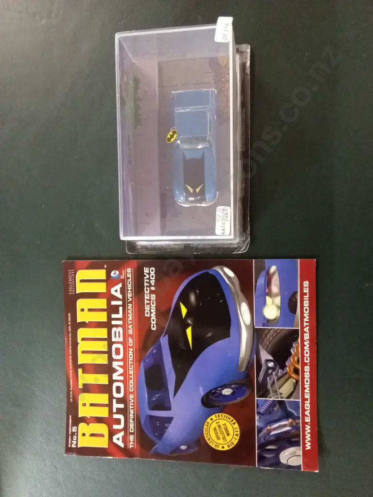 EAGLEMOSS BATMAN #400 DETECTIVE COMICS 1:43 PACKAGED  PLUS CORRESPONDING MAGAZINE Image 1++