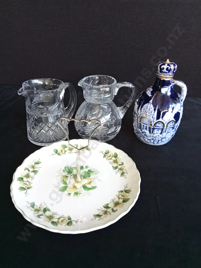 4 DECORATIVE ITEMS Image 1++