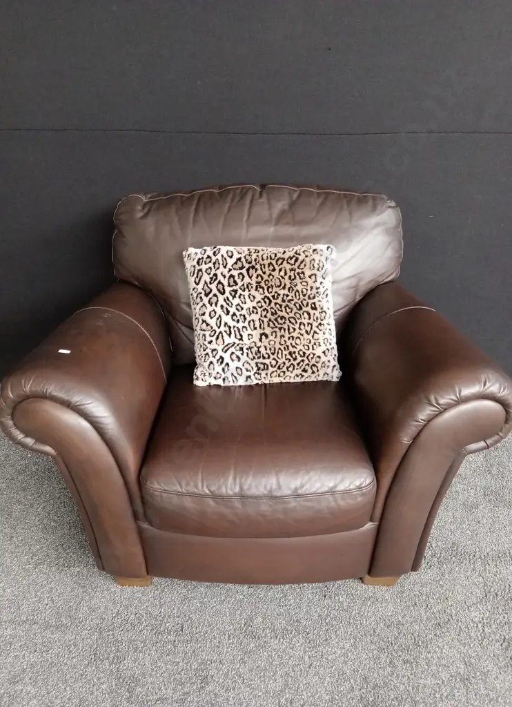 3 PIECE BROWN LEATHER COUCH SET WITH 5 CUSHIONS Image 1++