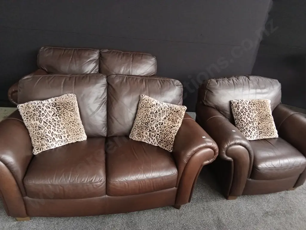 3 PIECE BROWN LEATHER COUCH SET WITH 5 CUSHIONS Image 1++