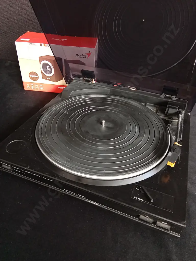 2 PIECES DENON TURNTABLE AND GENIUS SPEAKERS BOXED Image 1++