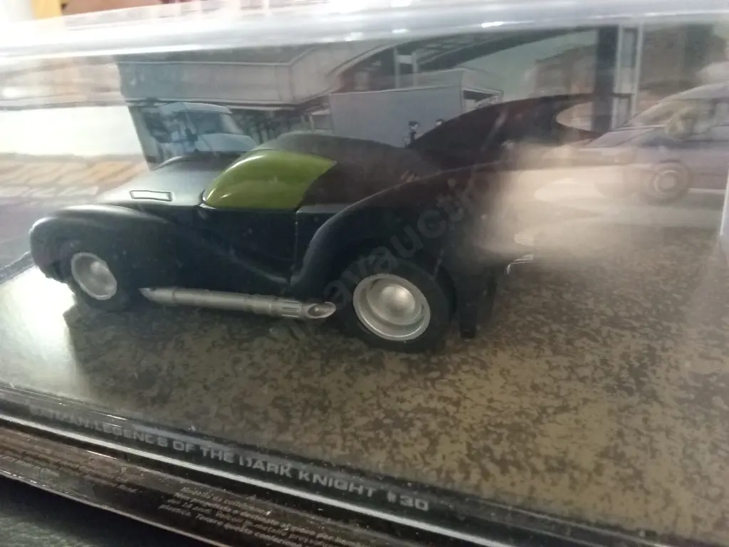 BATMOBILE LEGENDS OF THE DARK KNIGHT #30 EAGLEMOSS AUTOMOBILIA PACKAGED  PLUS CORRESPONDING MAGAZINE Image 1++