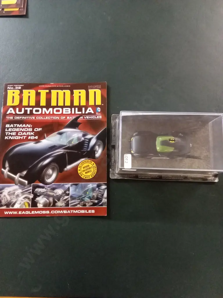 BATMOBILE LEGENDS OF THE DARK KNIGHT #30 EAGLEMOSS AUTOMOBILIA PACKAGED  PLUS CORRESPONDING MAGAZINE Image 1++