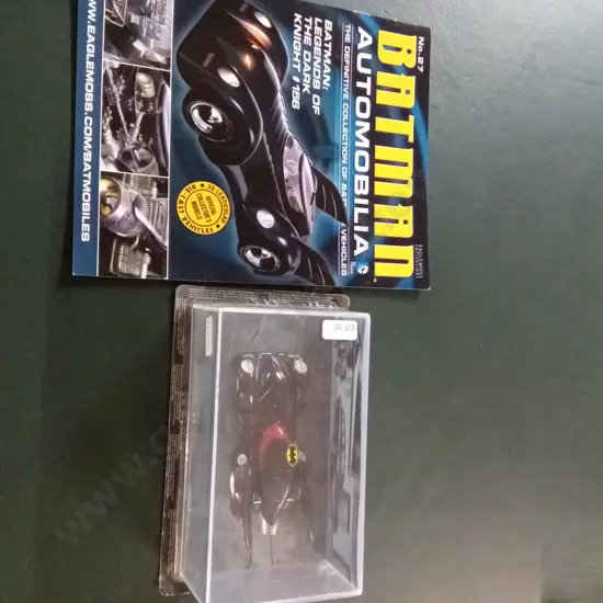 EAGLEMOSS BATMAN AUTOMOBILIA BATMOBILE #156 DIECAST MODEL 1:43 PACKAGED PLUS CORRESPONDING MAGAZINE