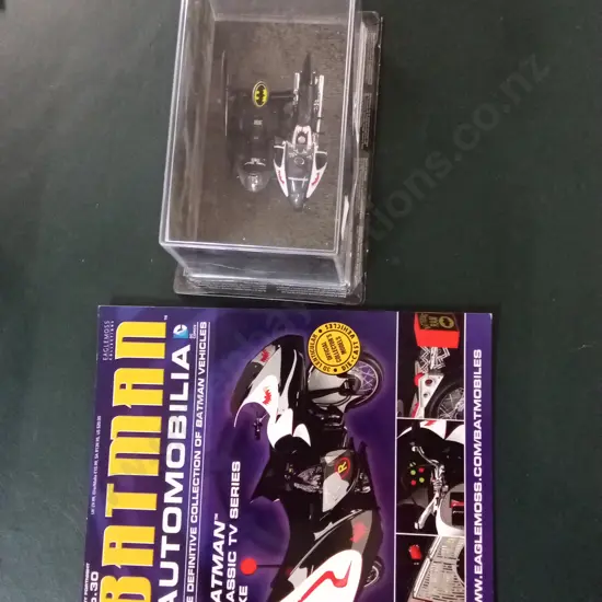 EAGLEMOSS BATMAN AUTOMOBILIA BATCYCLE 1:43 PACKAGED  PLUS CORRESPONDING MAGAZINE