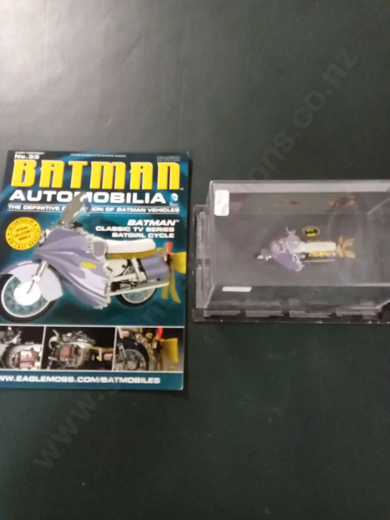 EAGLEMOSS BATMAN AUTOMOBILIA TV SERIES BATGIRL BIKE 1:43 PACKAGED  PLUS CORRESPONDING MAGAZINE Image 1++