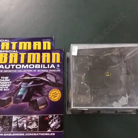 EAGLEMOSS BATMAN AUTOMOBILIA THE DARK KNIGHT RISES THE BAT 1:43 PACKAGED PLUS 2 X CORRESPONDING MAGAZINE