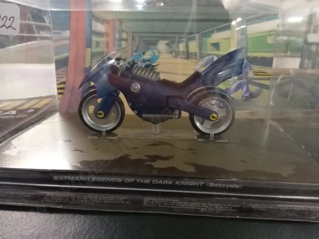 EAGLEMOSS BATMAN AUTOMOBILIA BATCYCLE 1:43 PACKAGED  PLUS CORRESPONDING MAGAZINE Image 1++