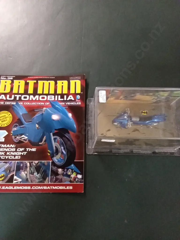 EAGLEMOSS BATMAN AUTOMOBILIA BATCYCLE 1:43 PACKAGED  PLUS CORRESPONDING MAGAZINE Image 1++