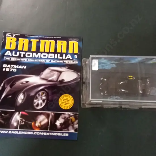 EAGLEMOSS BATMAN BATMOBILE #575 DIECAST MODEL 1:43 PACKAGED  PLUS CORRESPONDING MAGAZINE