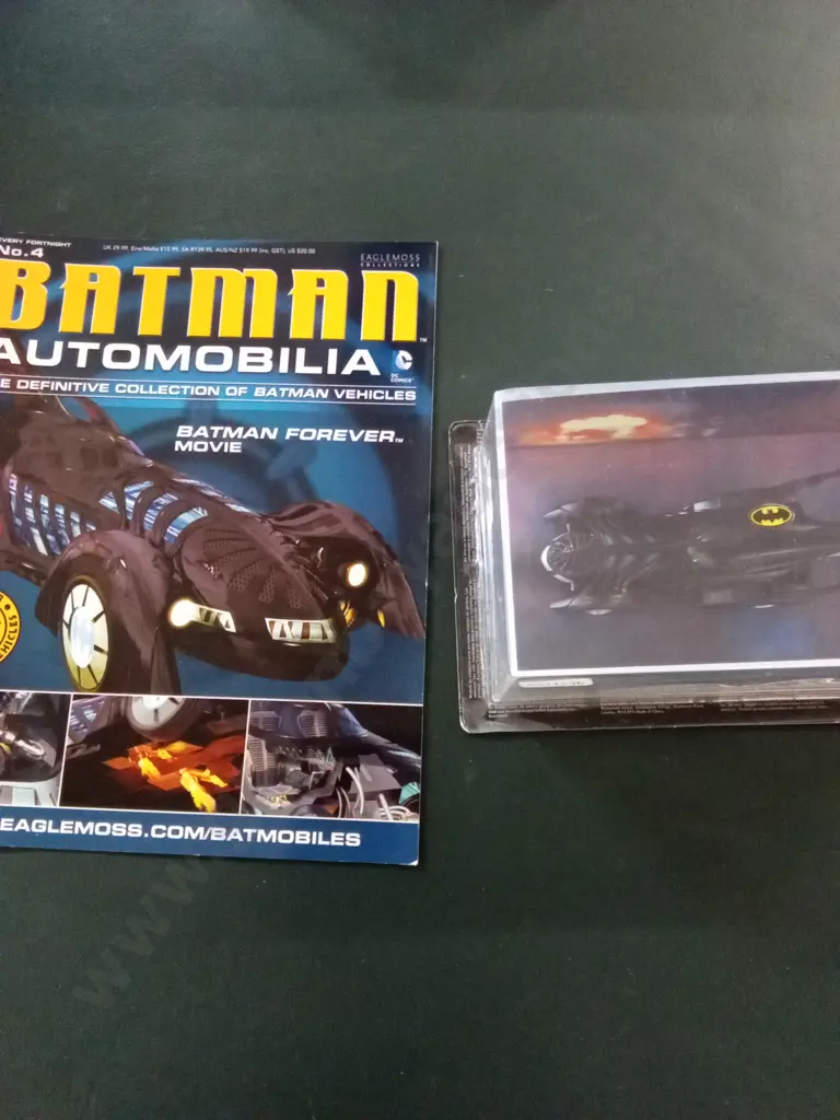 EAGLEMOSS BATMAN FOREVER AUTOMOBILIA BATMOBILE DIECAST MODEL 1:43 PACKAGED PLUS CORRESPONDING MAGAZINE Image 1++
