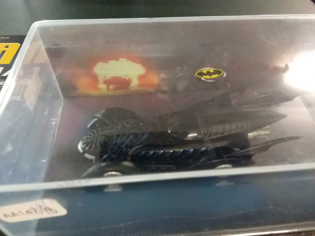 EAGLEMOSS BATMAN FOREVER AUTOMOBILIA BATMOBILE DIECAST MODEL 1:43 PACKAGED PLUS CORRESPONDING MAGAZINE Image 1++