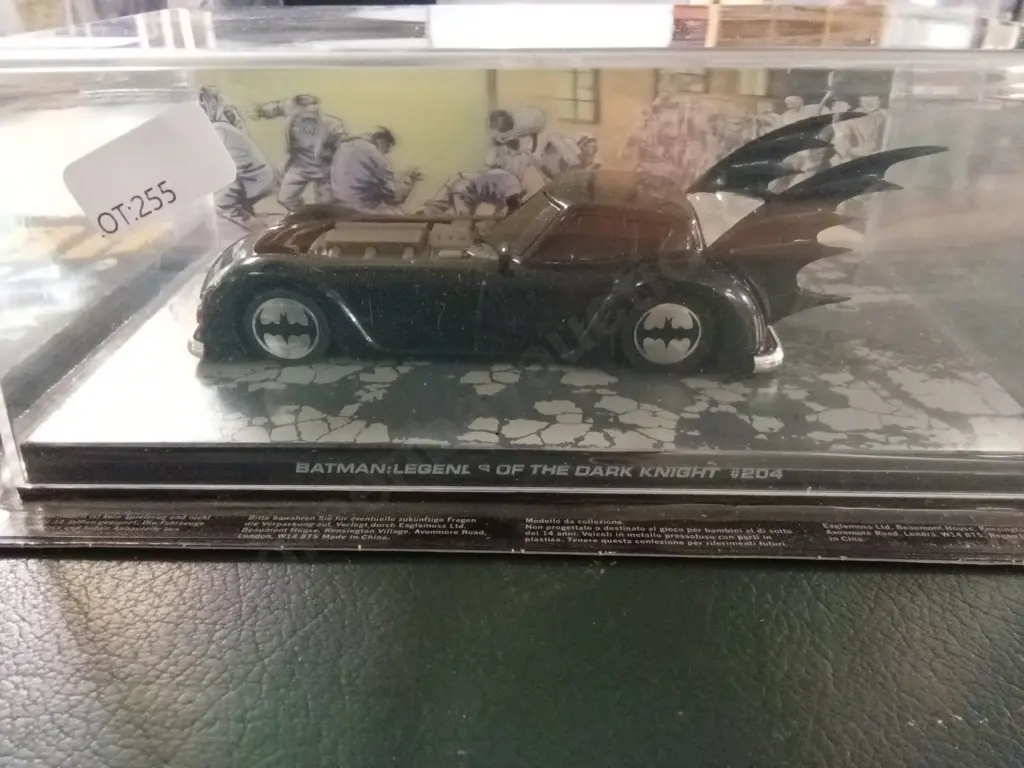 EAGLEMOSS BATMAN AUTOMOBILIA #204 BATMAN LEGENDS OF THE DARK KNIGHT 1:43 PACKAGED PLUS CORRESPONDING MAGAZINE Image 1++
