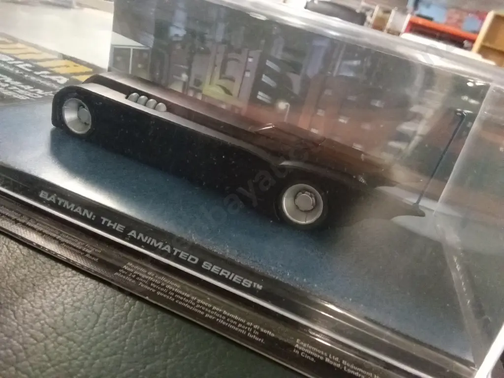EAGLEMOSS BATMAN THE ANIMATED SERIES BATMOBILE IN CASE 1:43  PLUS CORRESPONDING MAGAZINE Image 1++