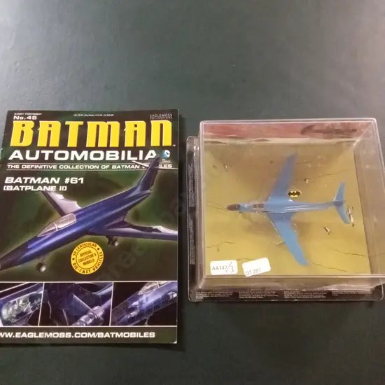 BATMAN AUTOMOBILIA DETECTIVE COMICS #61 BATPLANE IN CASE PLUS CORRESPONDING MAGAZINE