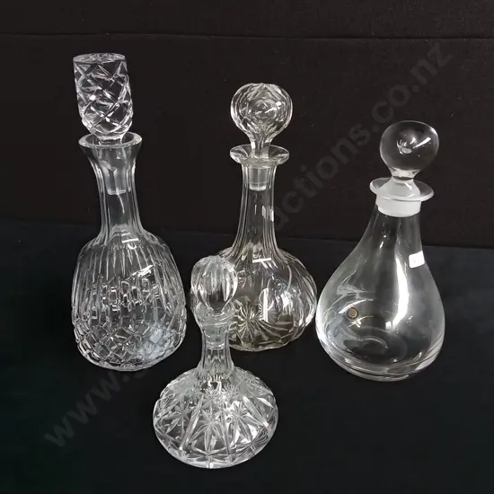 4 PIECES GLASS DECANTERS