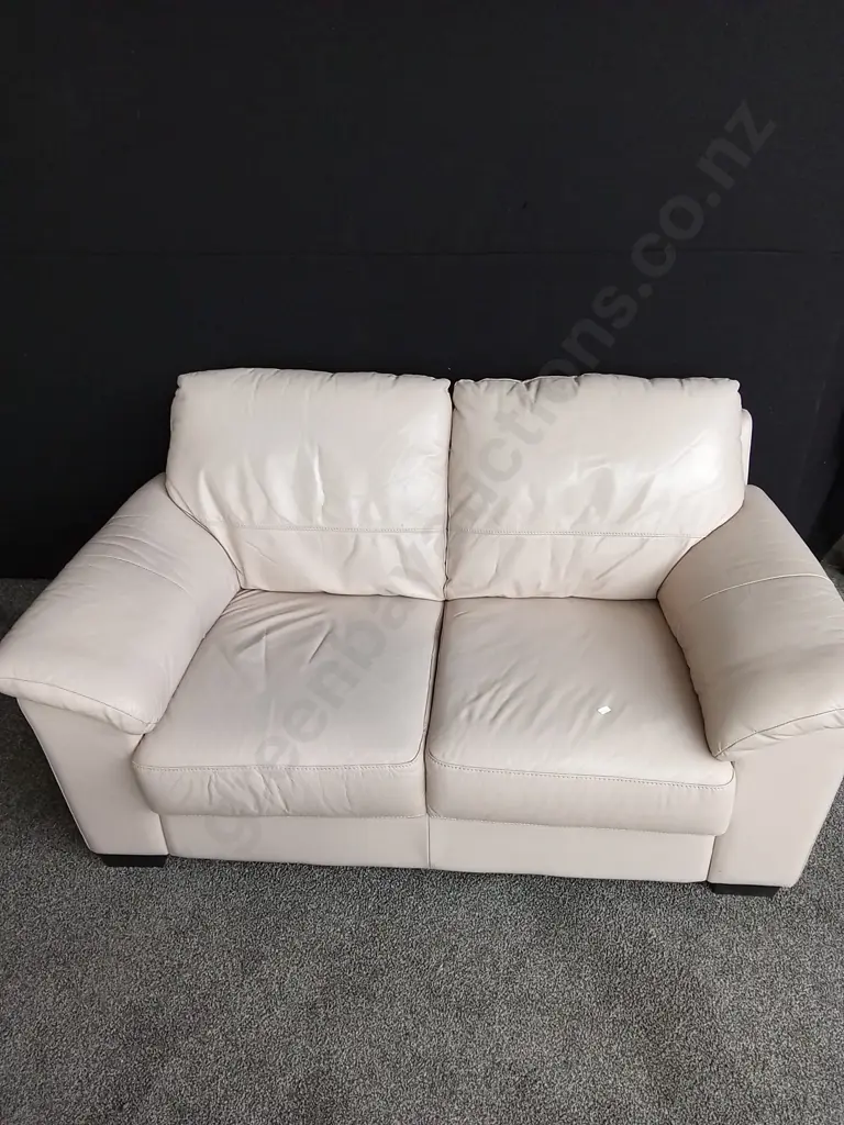 2 PIECE CREAM LEATHER COUCH SET Image 1++