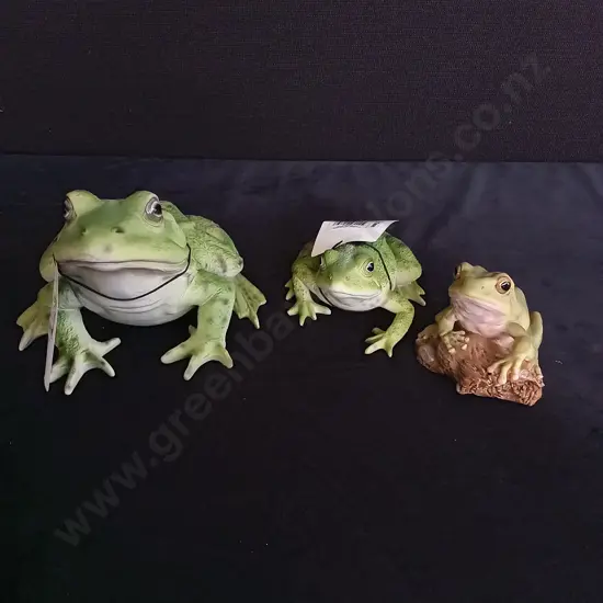 3 GARDEN FROG FIGURES