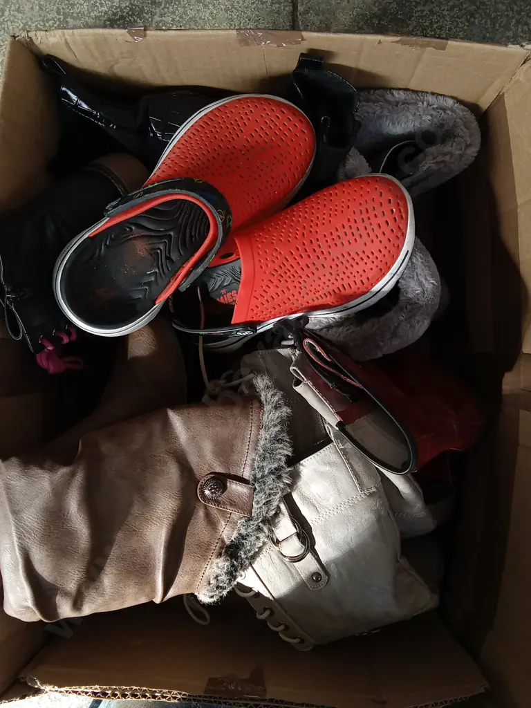 BOX OF SHOES Image 1++