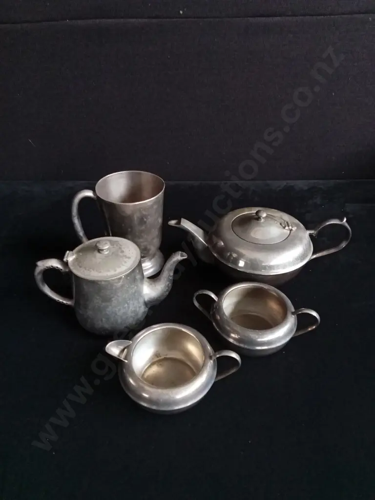 5 PIECES SILVER PLATED TEA AND COFFEE SERVICE DISHES Image 1++