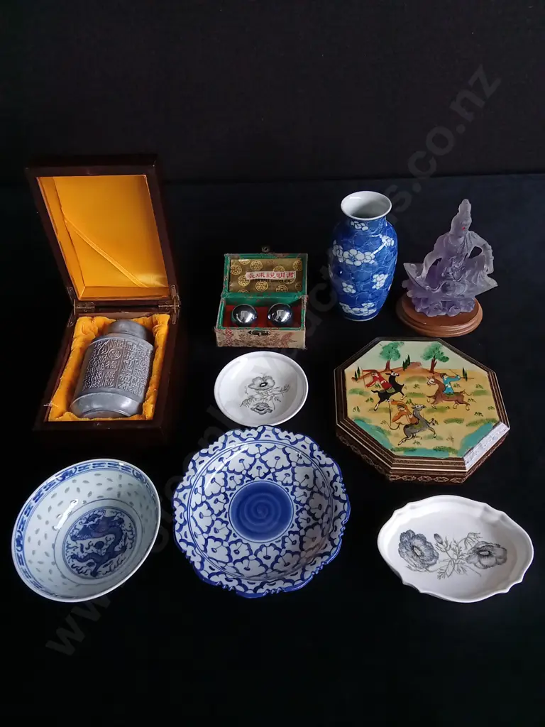9 PIECES ASIAN DECORATIVE ITEMS Image 1++