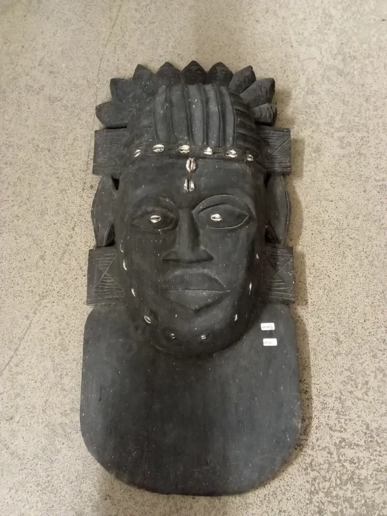 WOODEN COMMEMORATIVE MASK Image 1++