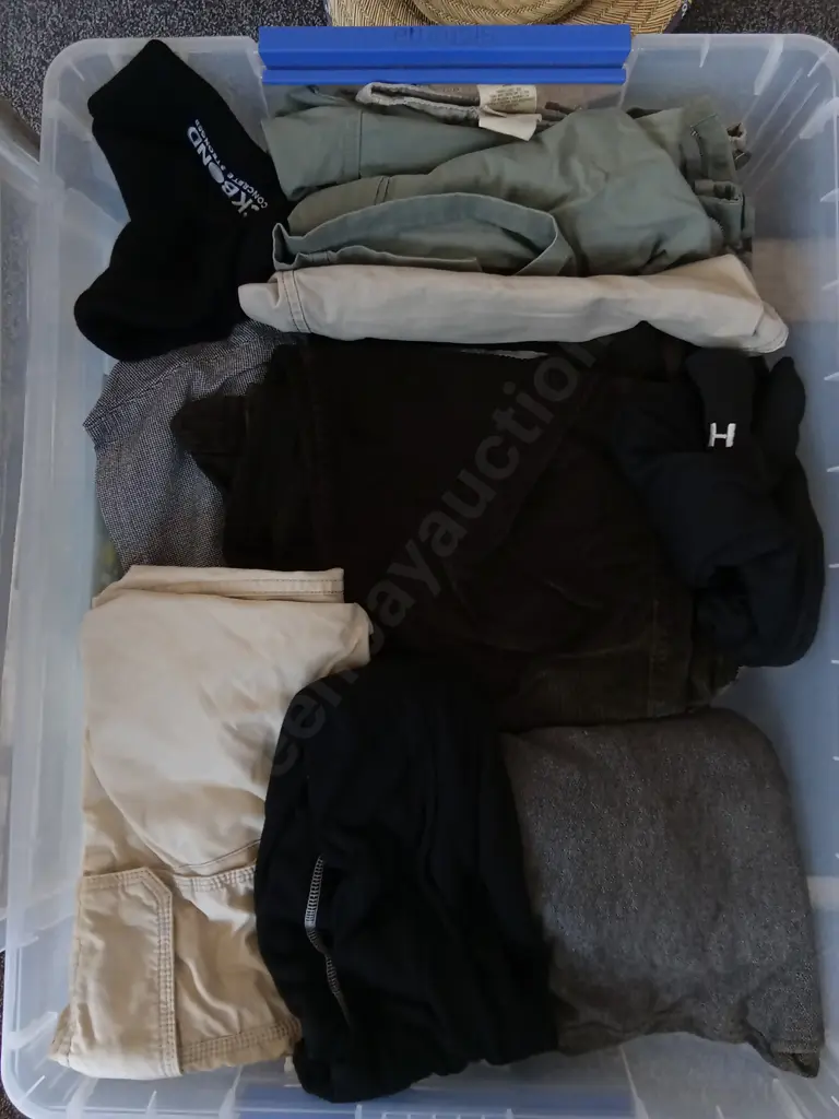MIXED BOX OF MENS AND WOMENS CLOTHING Image 1++