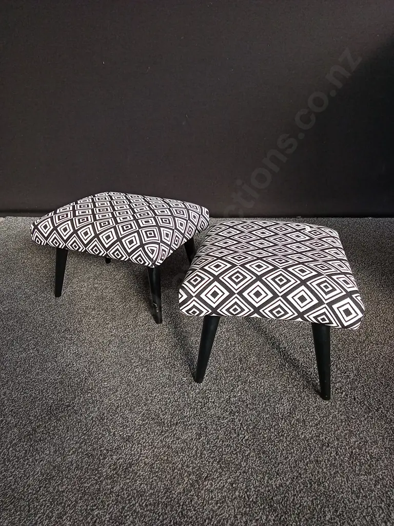 2 PIECES FABRIC STOOLS H 27CM Image 1++