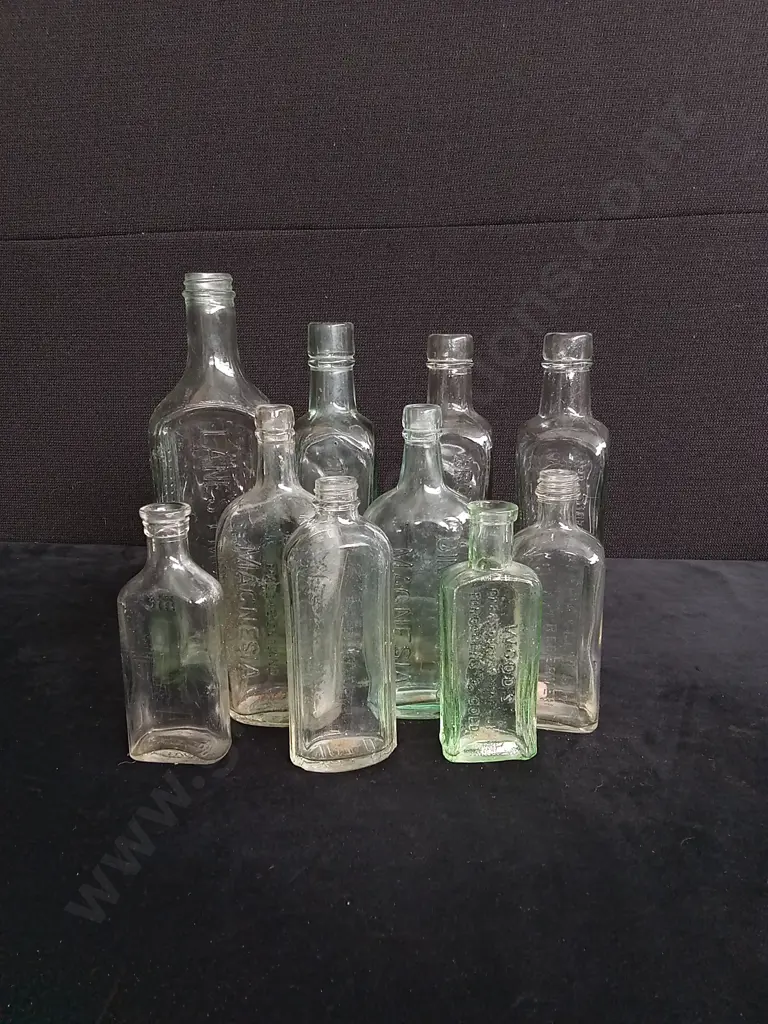10 PIECES MIX OF VINTAGE CLEAR GLASS BOTTLES Image 1++