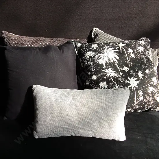5 CUSHIONS