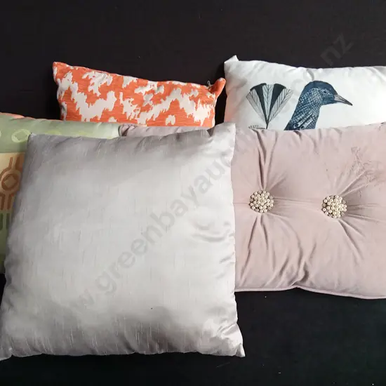 5 CUSHIONS