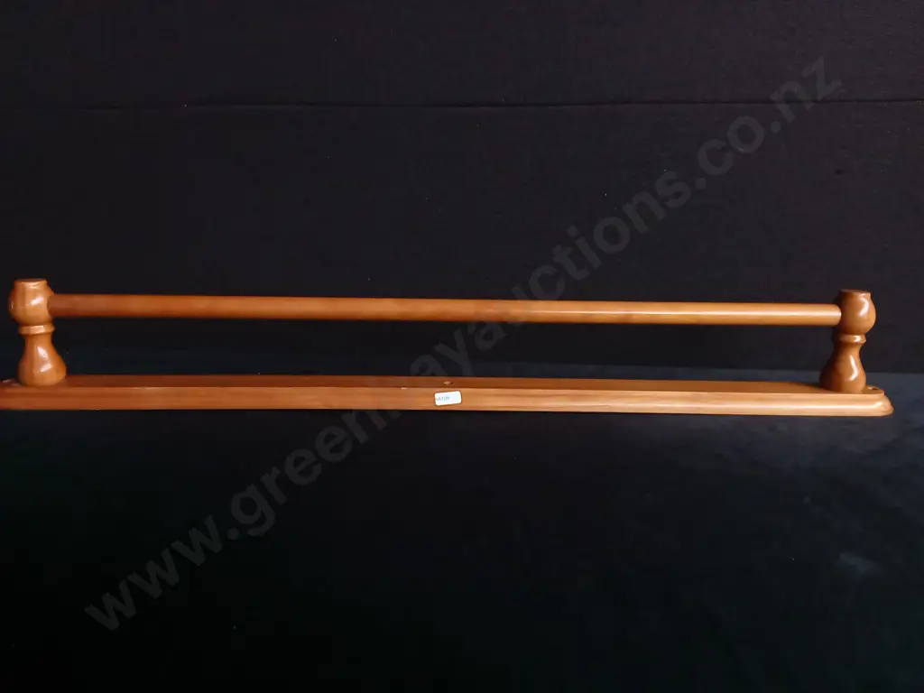 WOODEN TOWEL RAIL Image 1++