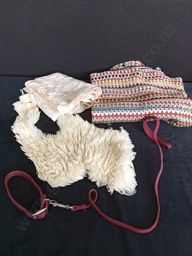 BLANKET TABLE CLOTH LEASH AND SHEEP WOOL Image 1++