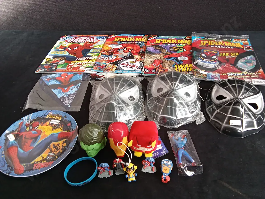 COLLECTION OF MARVEL ITEMS Image 1++