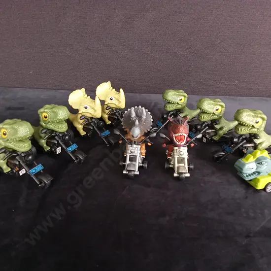 10 DINOSAUR TOYS