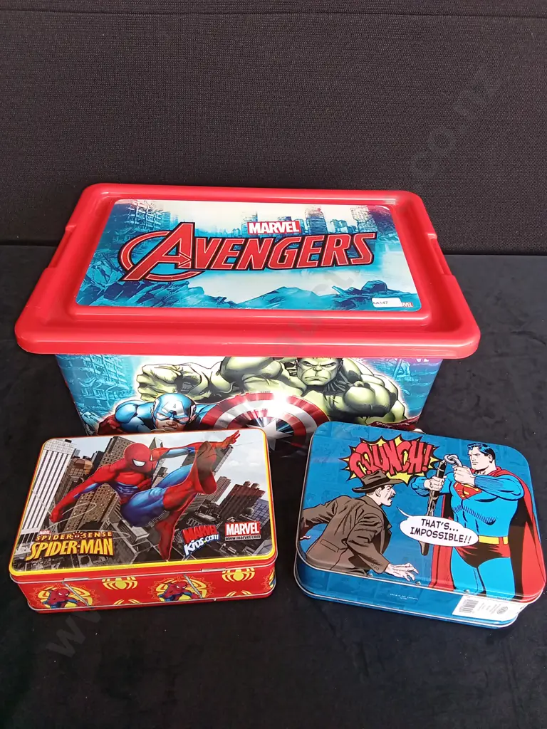 MARVEL AVENGERS STORAGE BOX AND 2 LUNCHBOXES Image 1++