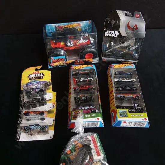 9 PIECES BRAND NEW TOYS