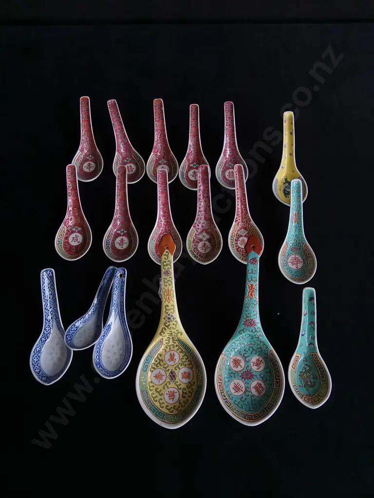 VINTAGE CHINESE PORCELAIN SPOONS Image 1++