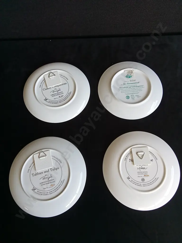 4 PIECES DECORATIVE CAT PLATES Image 1++