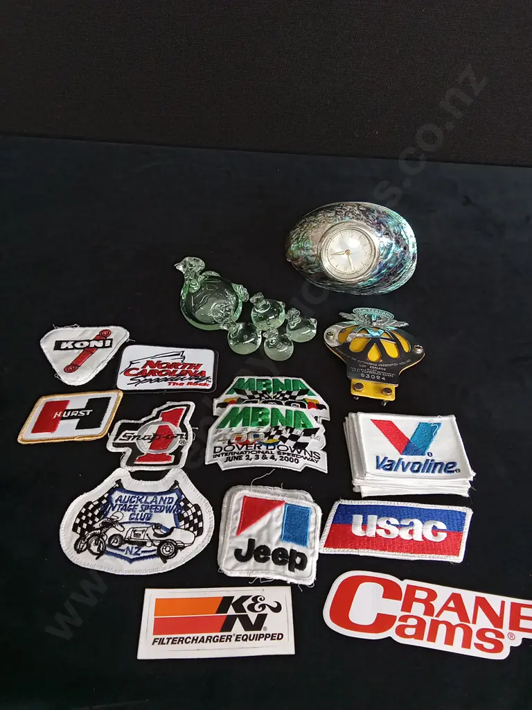 PĀUA SHELL CLOCK GLASS BIRDS AND A COLLECTION OF PATCHES Image 1++