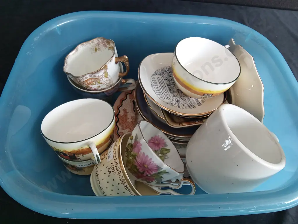 ASSORTED TEACUPS PLATES AND OTHER ITEMS Image 1++